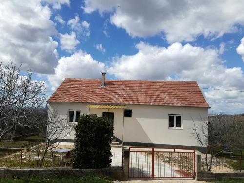 Kuća za odmor Mile — hotel in Drnis