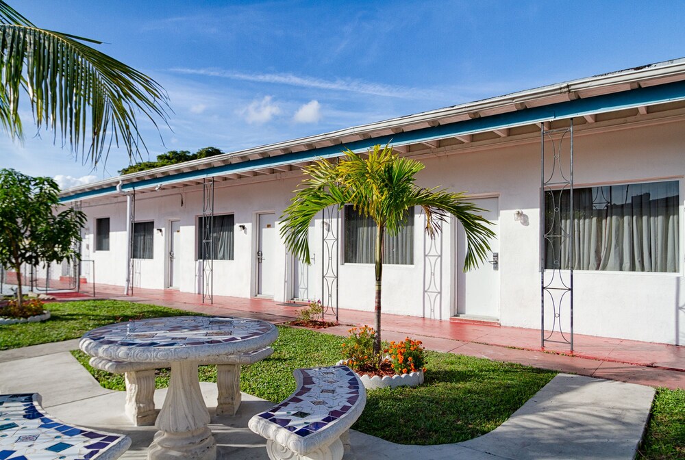 Sun and Surf Inn - photo 18