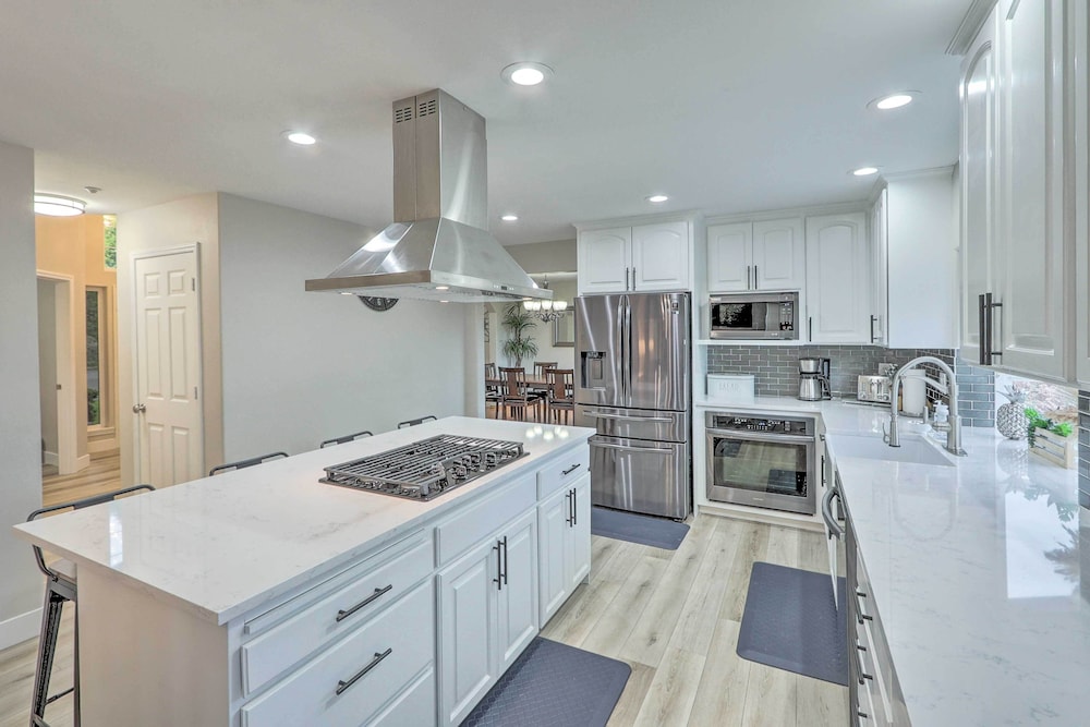 Spacious Kent Home Great for Large Families — Kent — photo 3