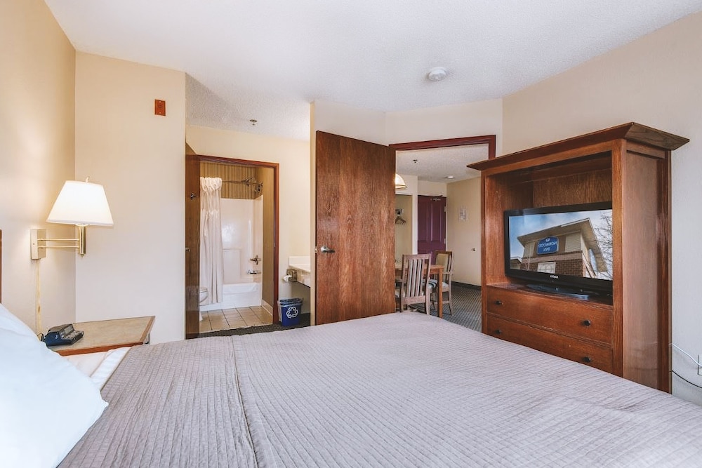 Norwood Inn & Suites Merrillville - photo 15