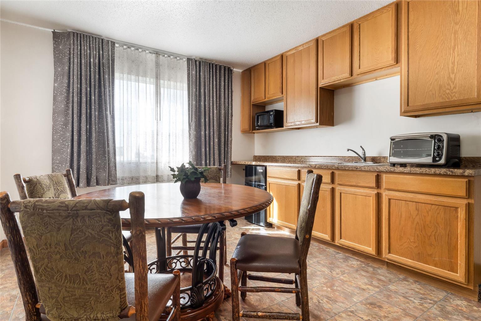 Howard Johnson Hotel & Suites by Wyndham Oacoma - photo 26