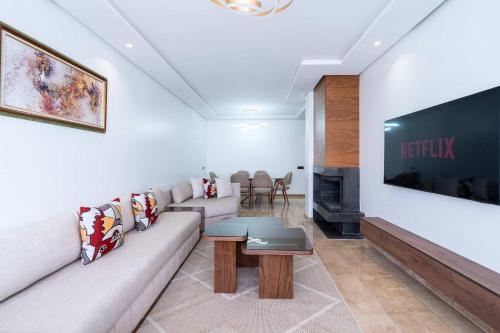 Appartement avec Piscine dans Résidence Privée — 4-Star Luxury Hotel in Dar Bouazza, Morocco