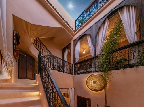 Riad Oumnia Top emplacement Riad en entier Jacuzzi — 4-Star Luxury Hotel in Marrakesh, Morocco