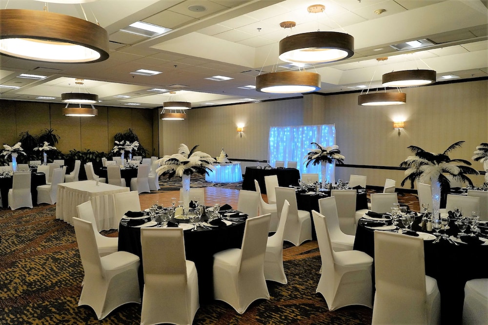 Embassy Suites by Hilton Seattle North Lynnwood - photo 54