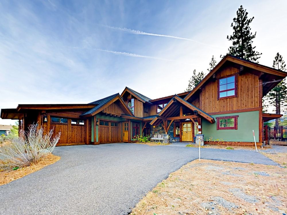 Mount Olympia Oasis — 4-Star Luxury Hotel in South Lake Tahoe, United States