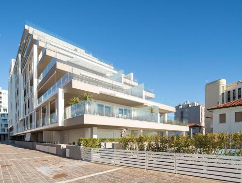 Immobiliare JVL TahitiMare — 4-Star Luxury Hotel in Lido Di Jesolo, Italy