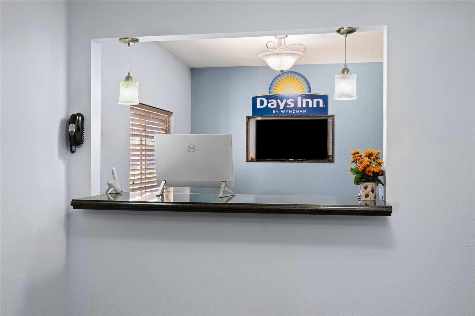 Days Inn by Wyndham Jamestown - photo 4