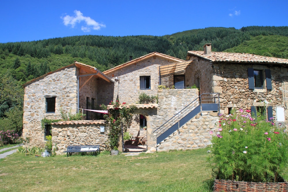 La Demeure Des Maitres — Prades