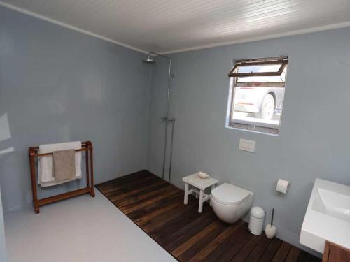 Kalk Bay Cottage with Patio Harbour View