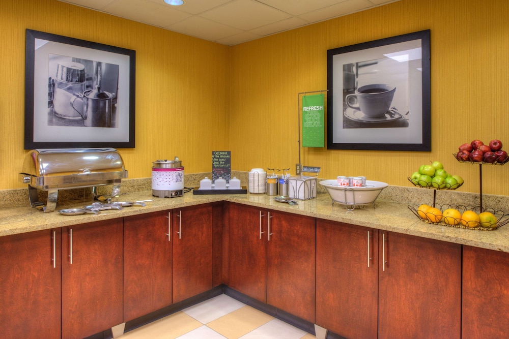 Hampton Inn & Suites Ontario - photo 38