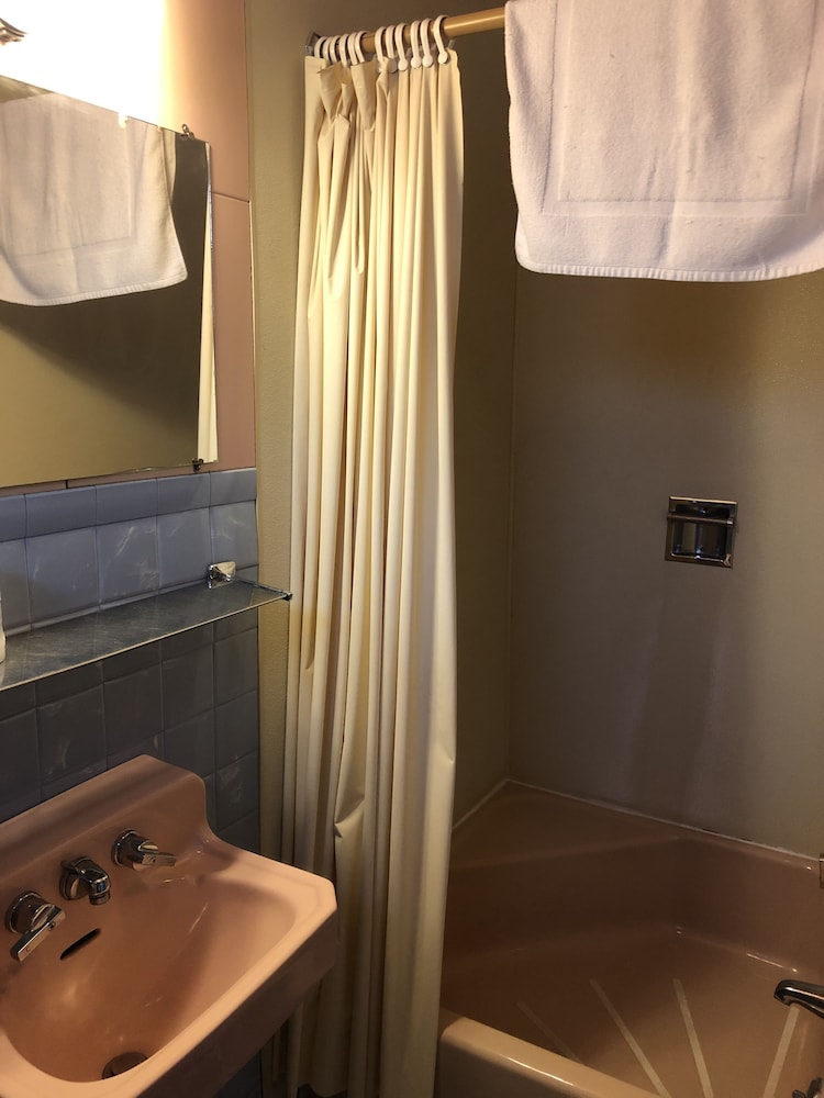 Gold Eagle Inn - photo 20