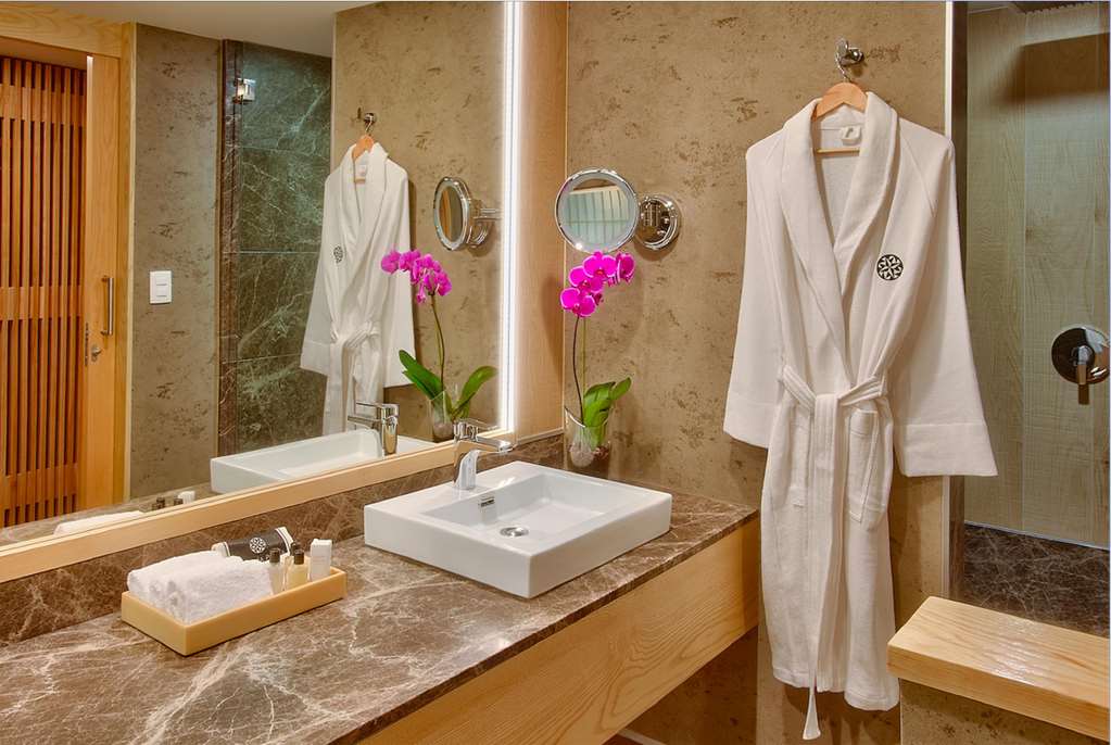 Galeria Plaza Irapuato Deluxe Bath