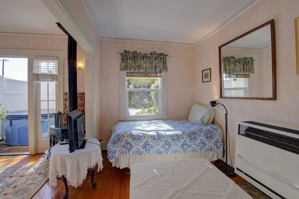 Secret Garden Inn and Cottages - photo 63