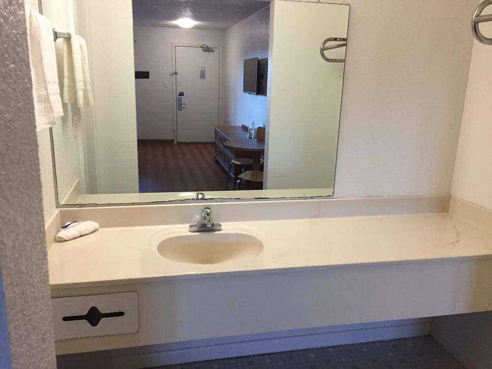 FairBridge Inn Express North Lima - photo 13