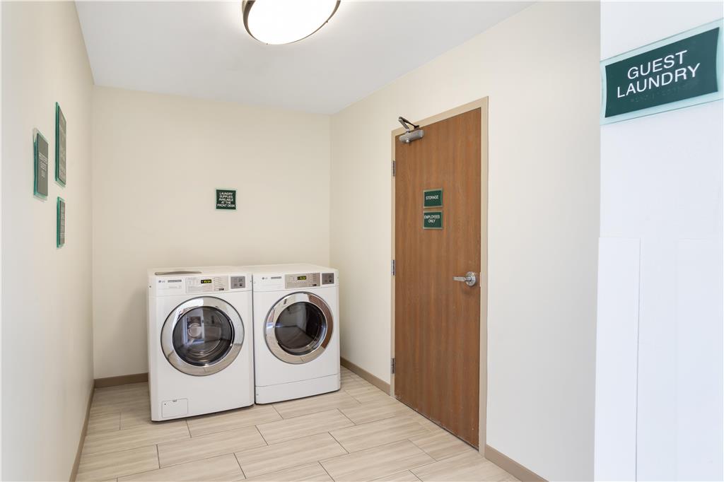 Best Western Plus Executive Hotel & Suites - photo 42