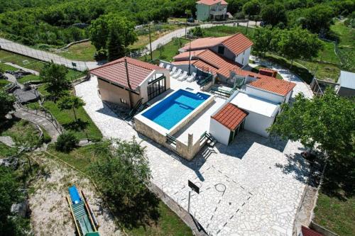 Family friendly house with a swimming pool Kotlenice Zagora 22219 — 4-Star Luxury Hotel in Dugopolje, Croatia