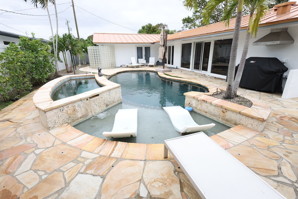Lux Pool and Spa - photo 13