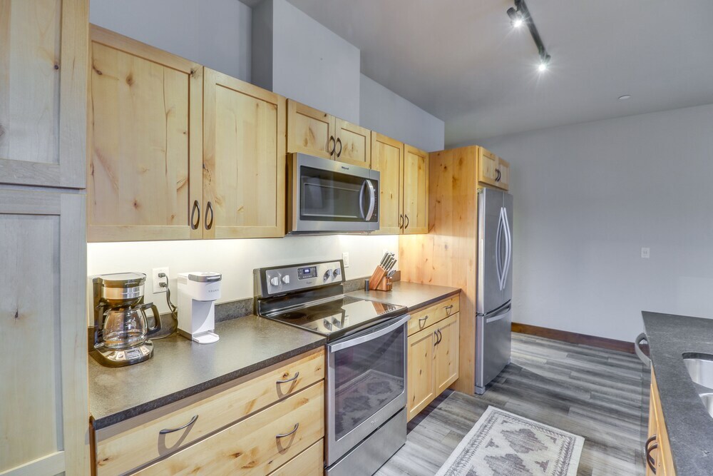 Downtown Columbia Falls Condo: 16 Mi to Ski Resort - photo 13