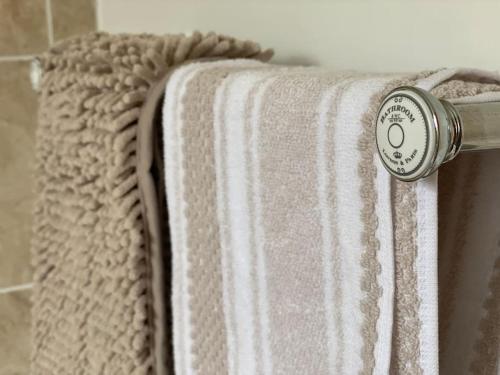 Idyllic Whitby Cottage with sea views sleeps 6