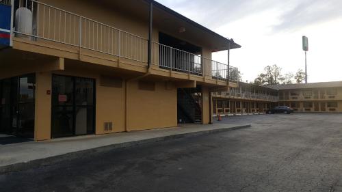 Americas Best Inn Macon - photo 13