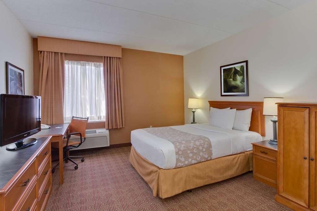 La Quinta Inn & Suites by Wyndham Lakeland East - photo 15