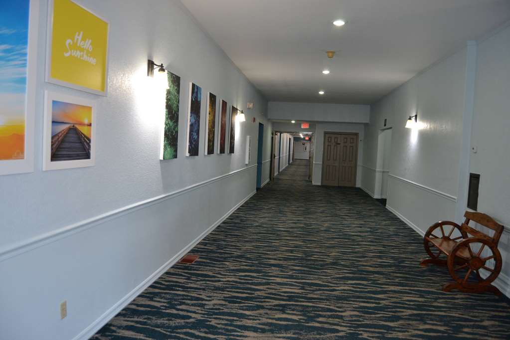 Days Inn and Suites by Wyndham Sikeston - photo 45