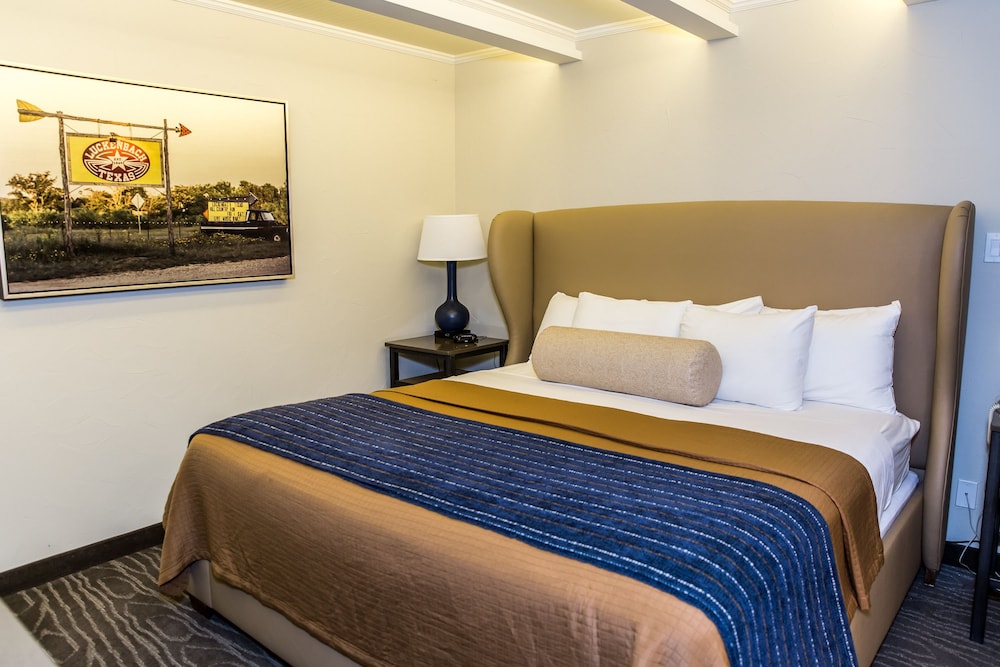 Fredericksburg Inn & Suites - photo 12