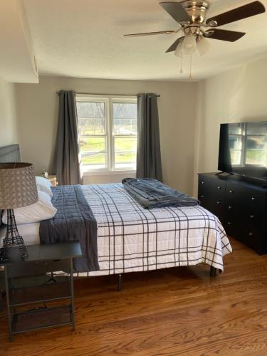 Hiker's Retreat modern 3 bedroom home with 2 baths — 4-Star Luxury Hotel in Travelers Rest, United States