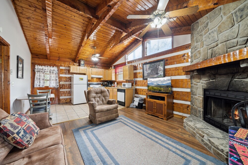 Together Always 1 Bedroom Cabin by Heavenly Views Resort - photo 10
