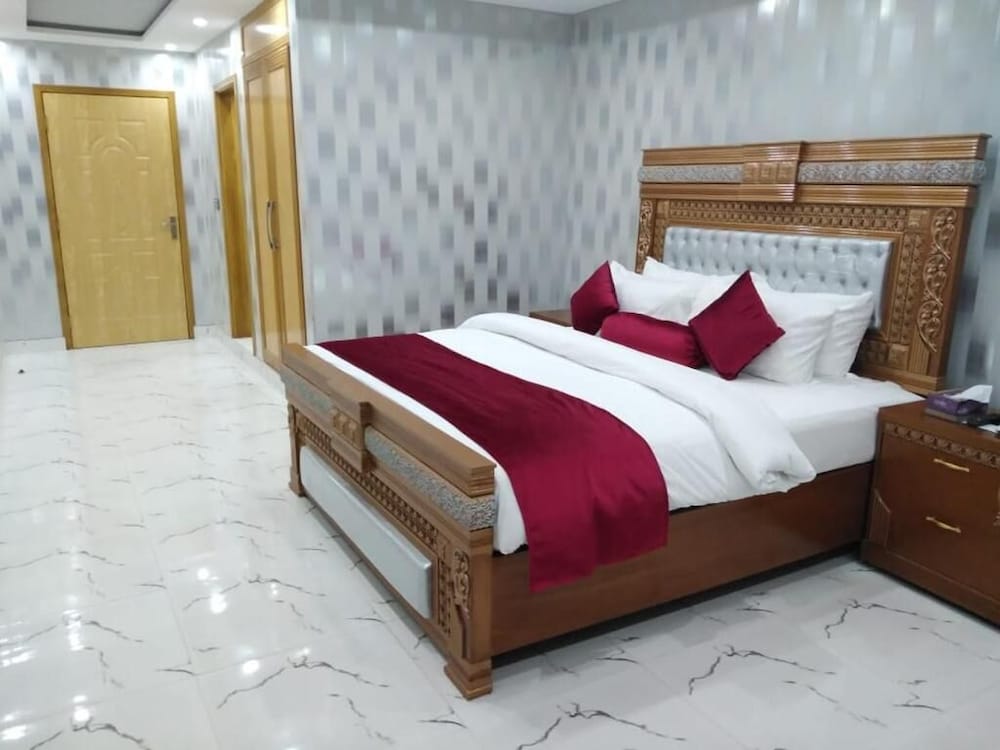 The Rich Hotel - last minute hotel in Lahore
