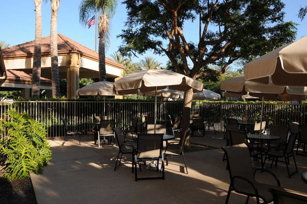 Hampton Inn & Suites Anaheim Garden Grove - photo 32