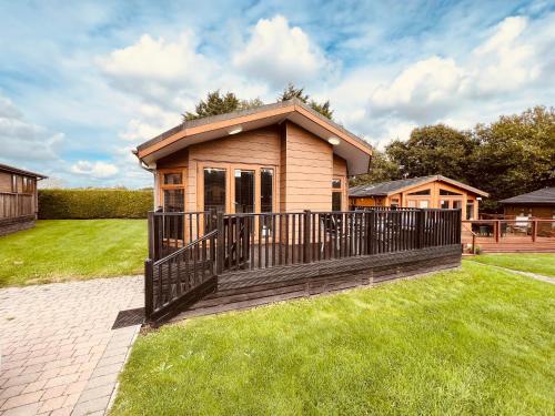 3 Bedroom Lodge SG2 Lower Hyde Isle of Wight — 4-Star Luxury Hotel in Shanklin, United Kingdom
