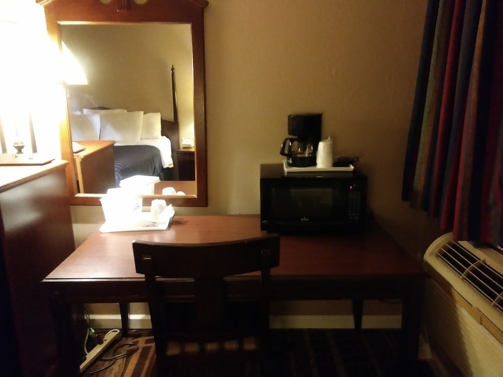 Days Inn by Wyndham Hot Springs - photo 14