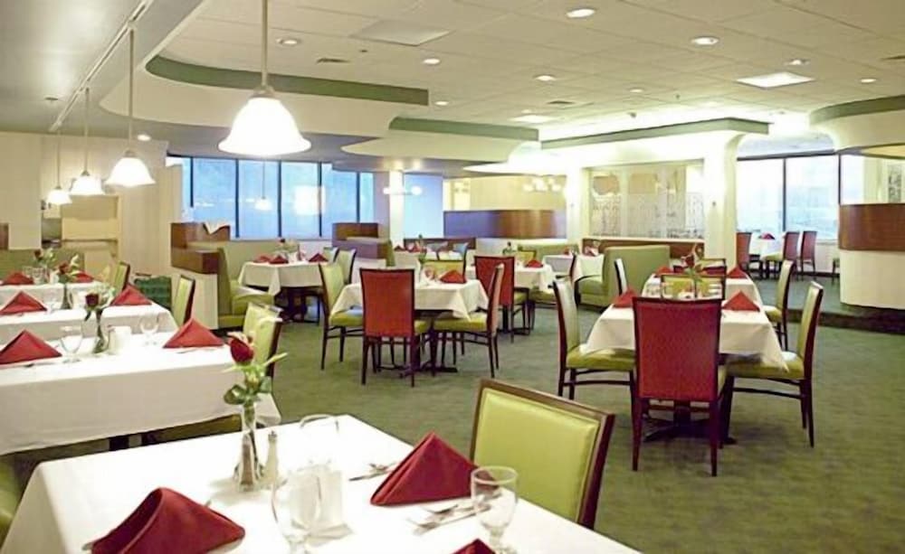 Doubletree by Hilton Hotel Fayetteville - photo 17
