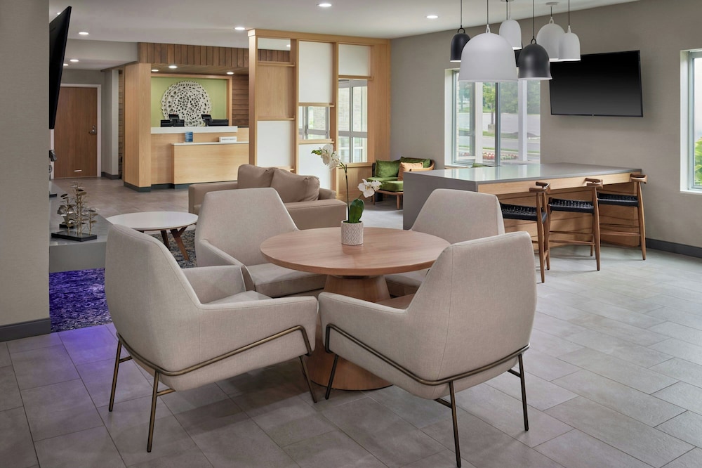 Fairfield Inn & Suites by Marriott Detroit Farmington Hills - photo 2