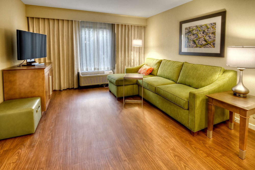 Hampton Inn & Suites Asheville Airport - photo 23