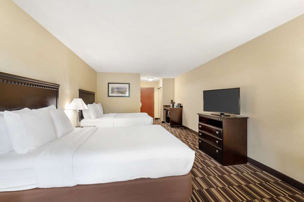 Best Western Plus Victor Inn & Suites - photo 38