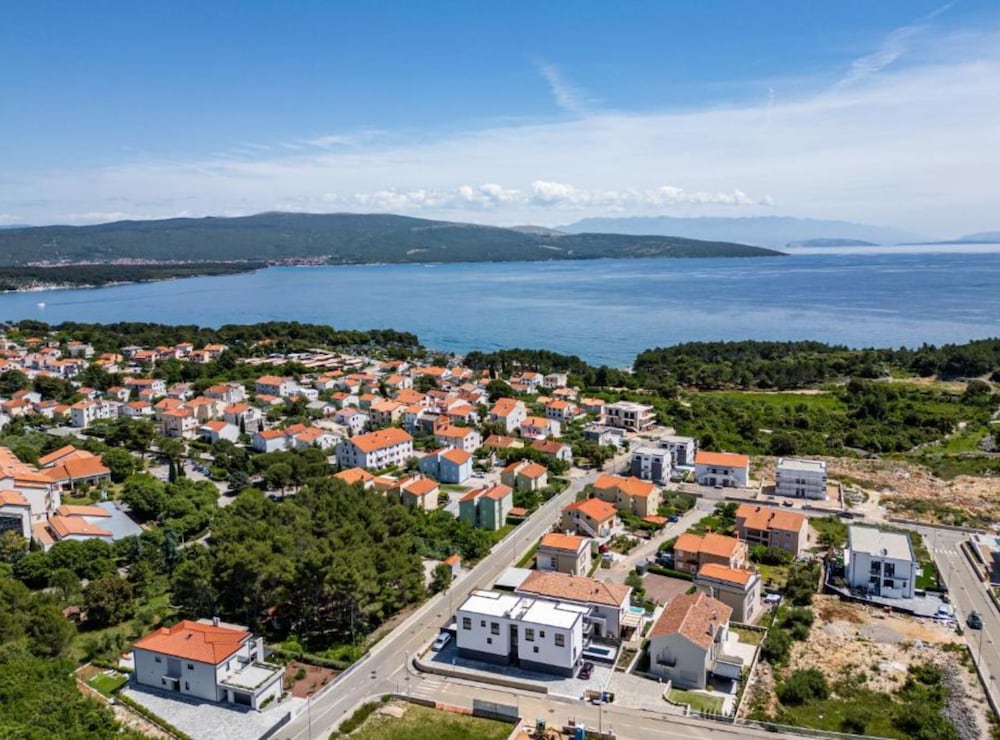 Holiday house Fra&La with private pool — 4-Star Luxury Hotel in Krk, Croatia