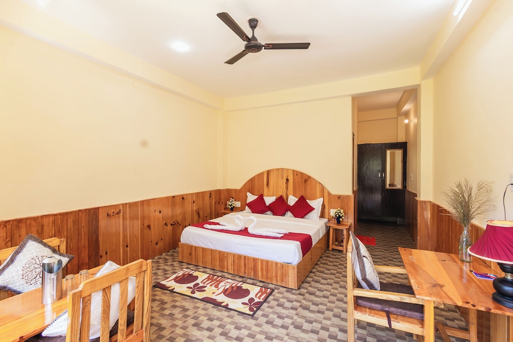 Tirthan River Echoes in Banjar, India