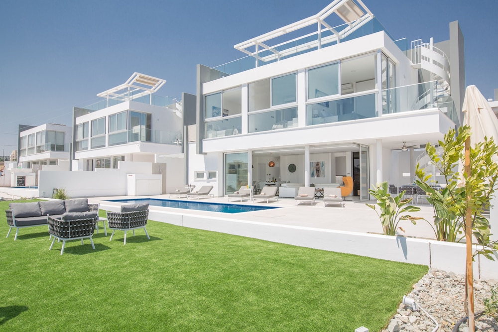 Protaras Holiday Villa Bp13 — 4-Star Luxury Hotel in Paralimni, Cyprus