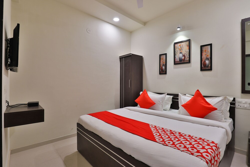 Hotel Nova Havana in Rajkot, India