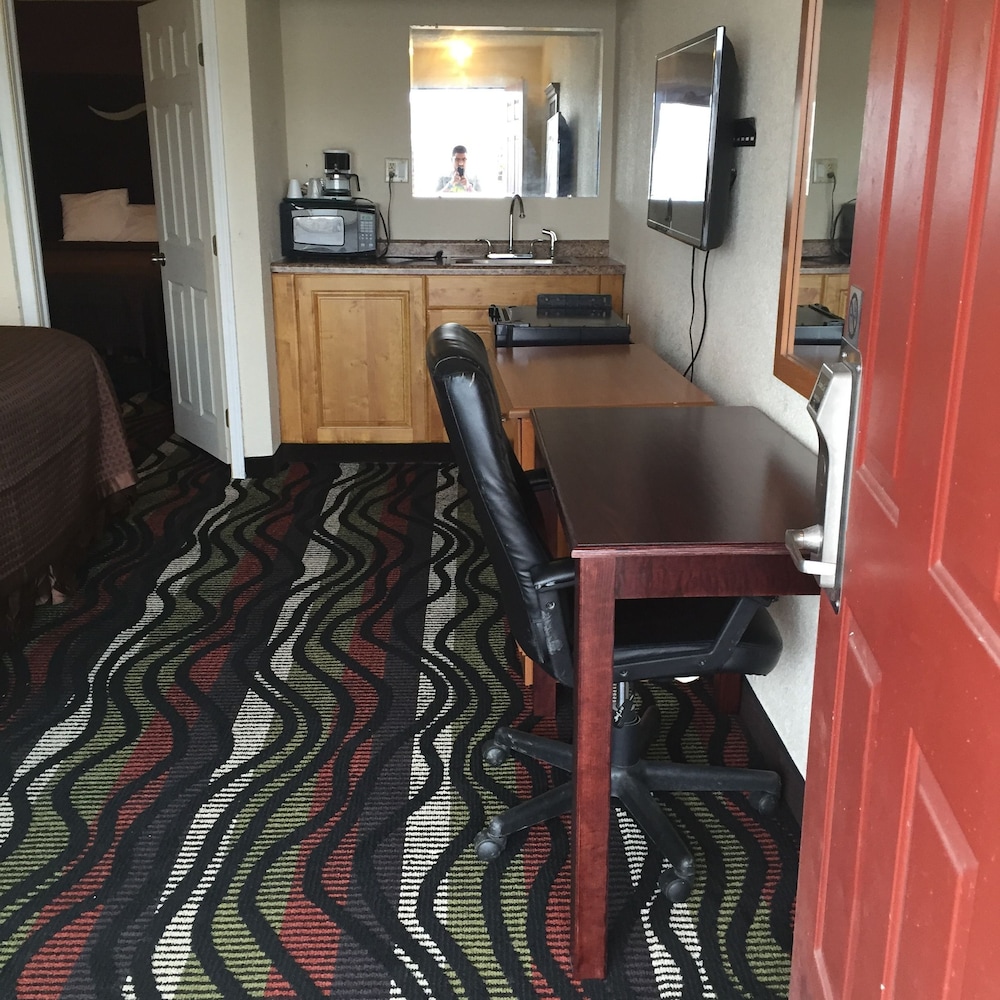 Town and Country Motel - photo 12