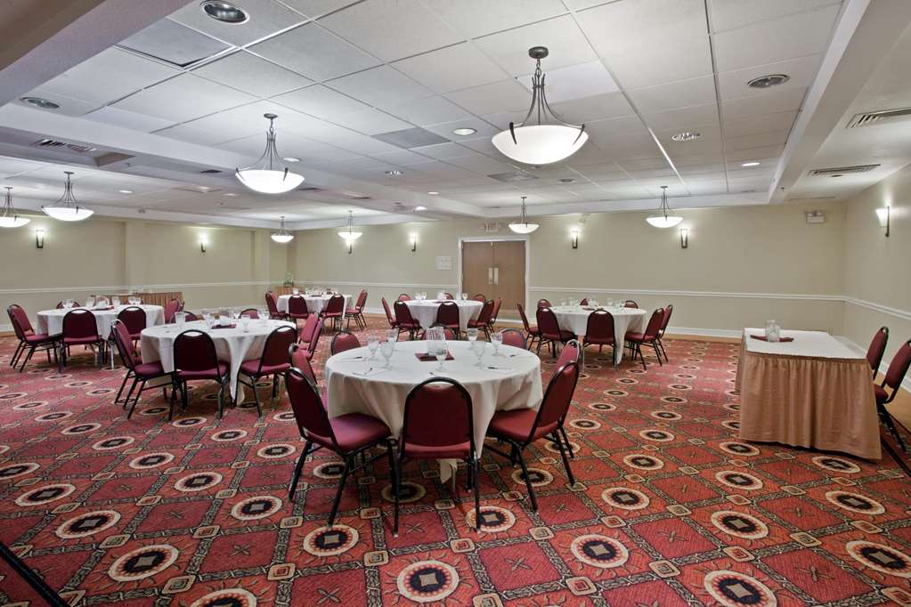La Quinta Inn Suites Downtown Conference Center - photo 20