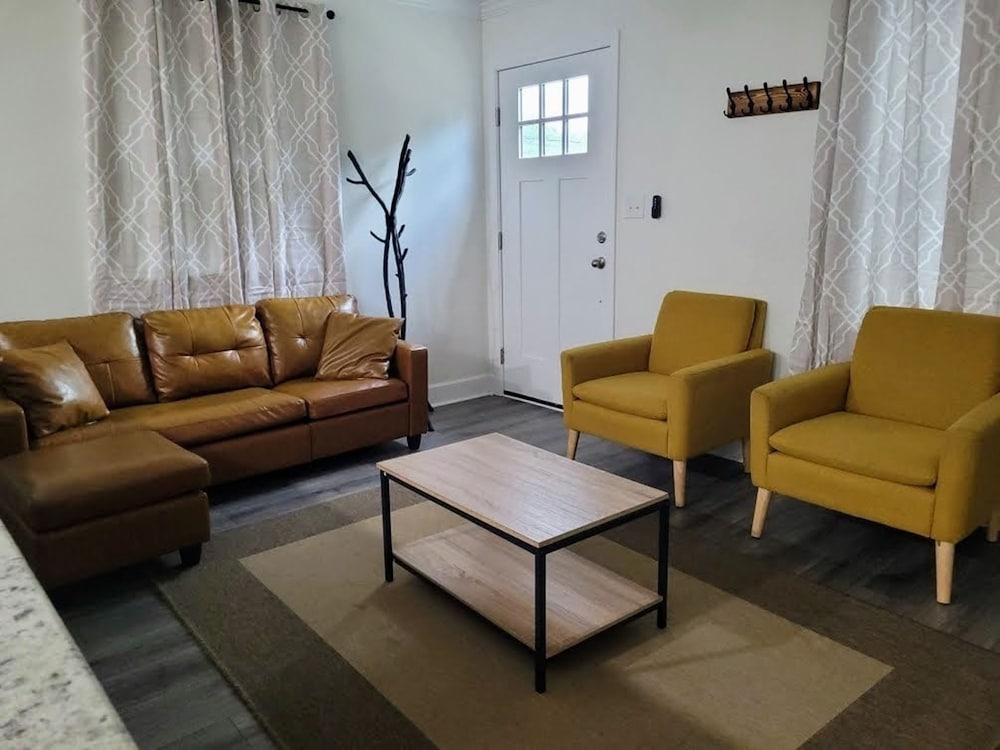 Renovated 2 Bed Walltown Home Walk to Duke A — 4-Star Luxury Hotel in Durham, United States