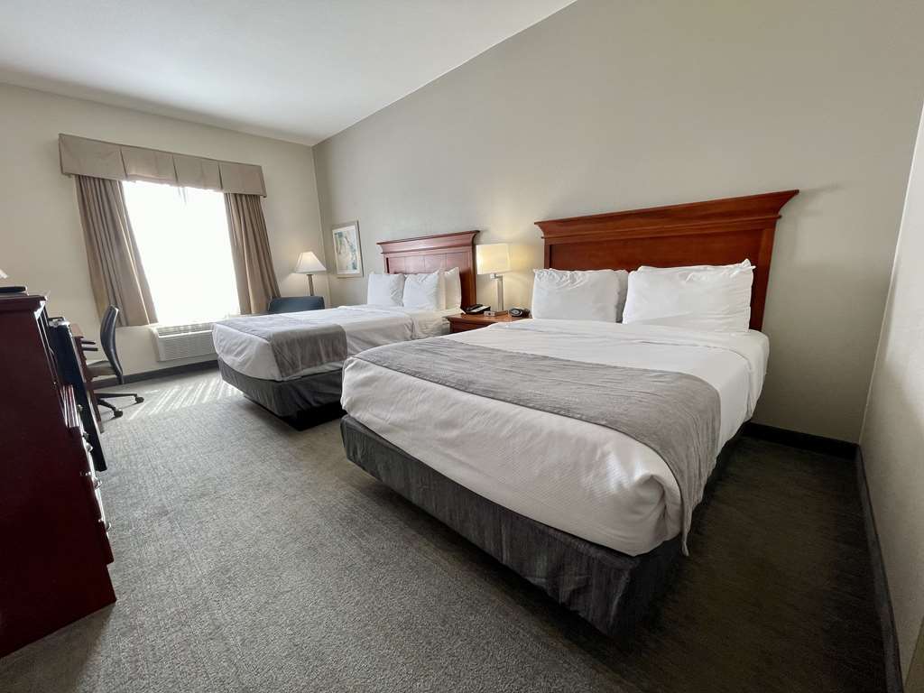 Best Western Plus Executive Hotel & Suites - photo 3