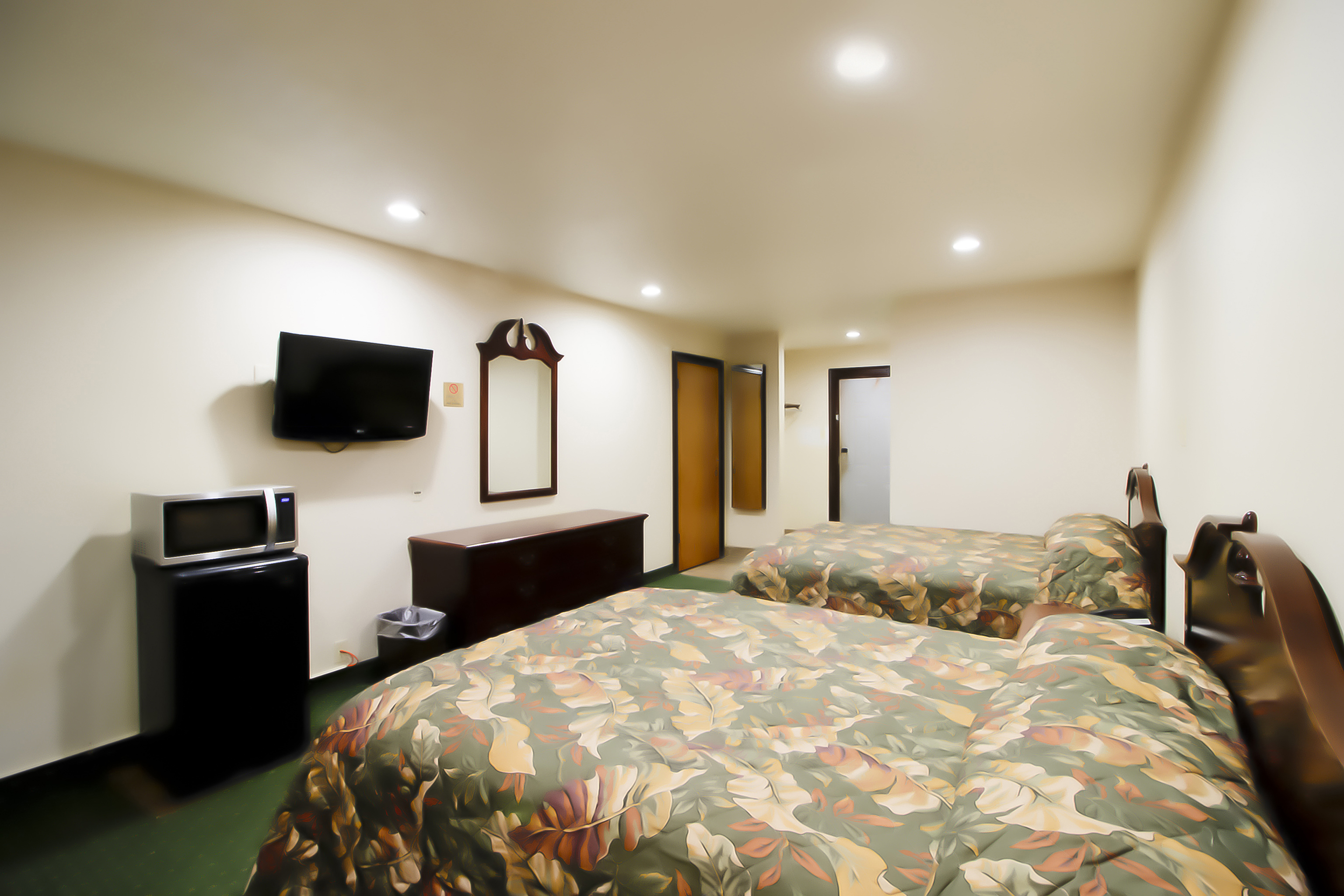 OYO Pinewood Inn & Suites Silsbee - photo 33