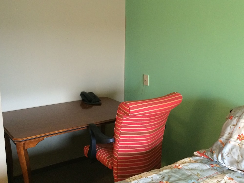 Royal City Motor Inn — Brooks — photo 3