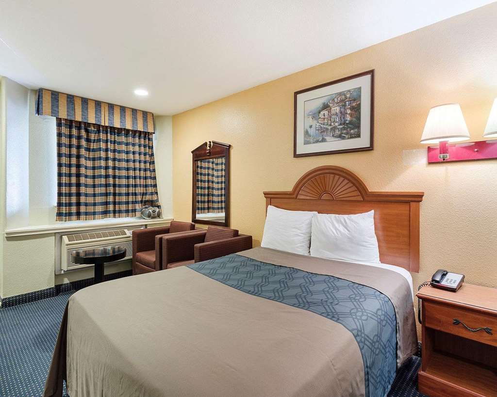 Rodeway Inn South Houston - photo 22