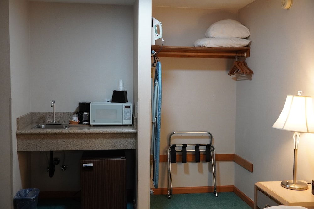 Timberland Inn & Suites - photo 38