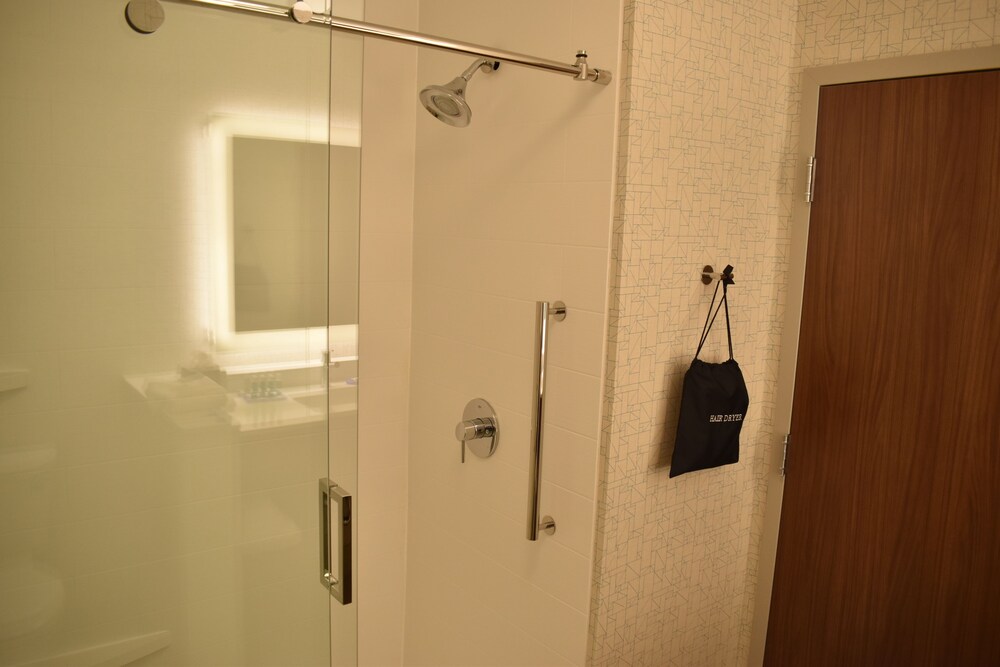 Holiday Inn Express & Suites Boston South Randolph by IHG - photo 24